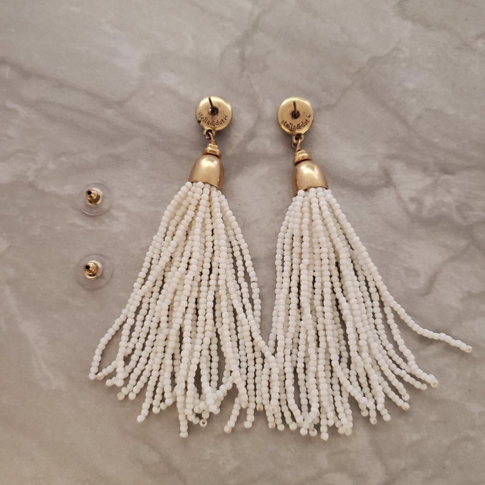 ✨ Stella and Dot White Seed Beaded Beads Marble Boho Tassel Earrings ✨ - Picture 8 of 9